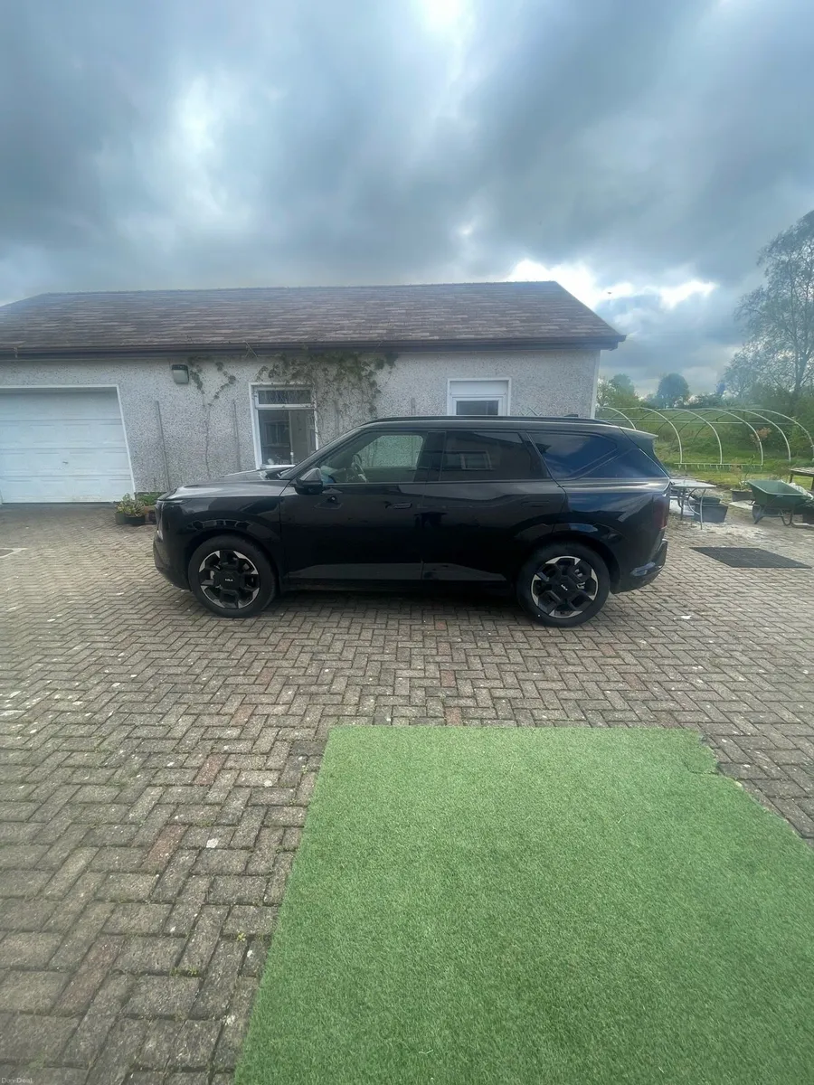 Car - Image 2