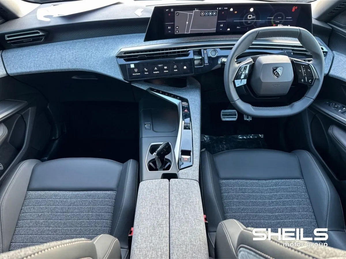 Peugeot 5008 1.2 MHEV 145bhp E-DCS6 Allure**DEMO** - Image 3