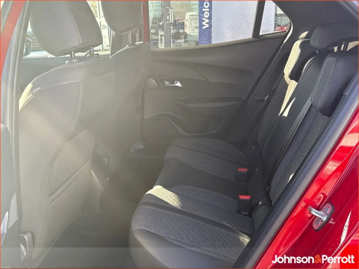 Peugeot 2008 1.2 MHEV Puretech 136bhp Allure - Image 5