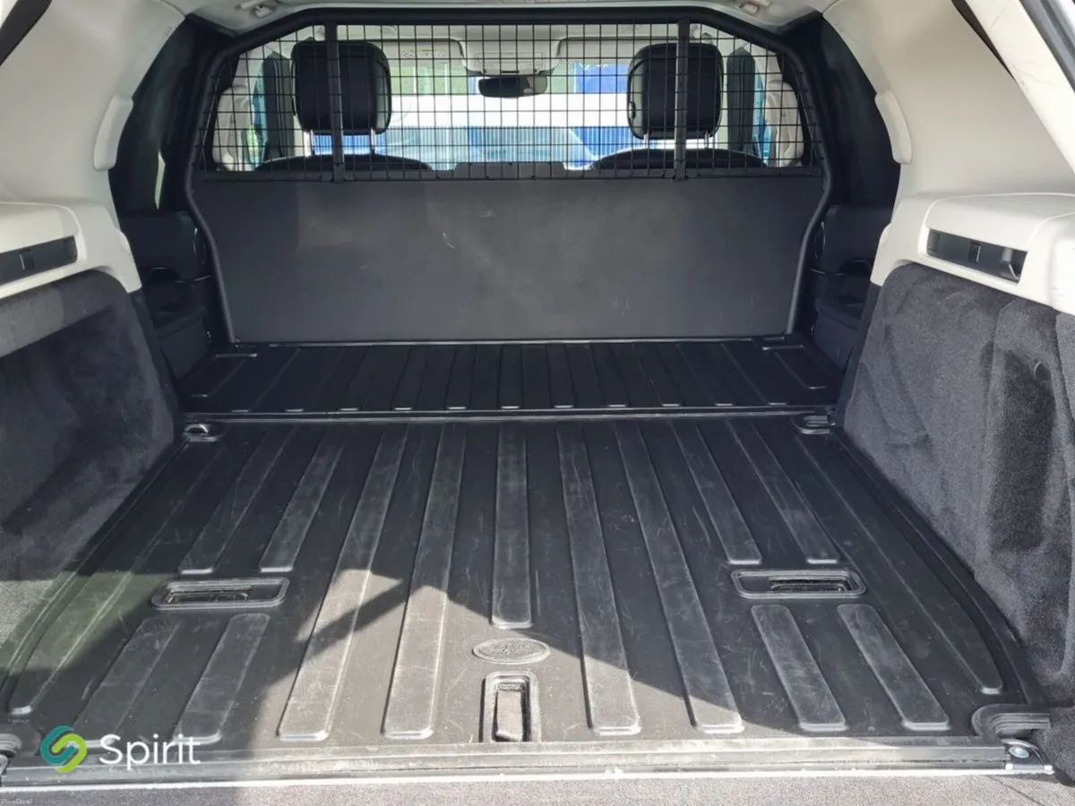 Land Rover Discovery 3.0 SD6 SE COMM - Image 5