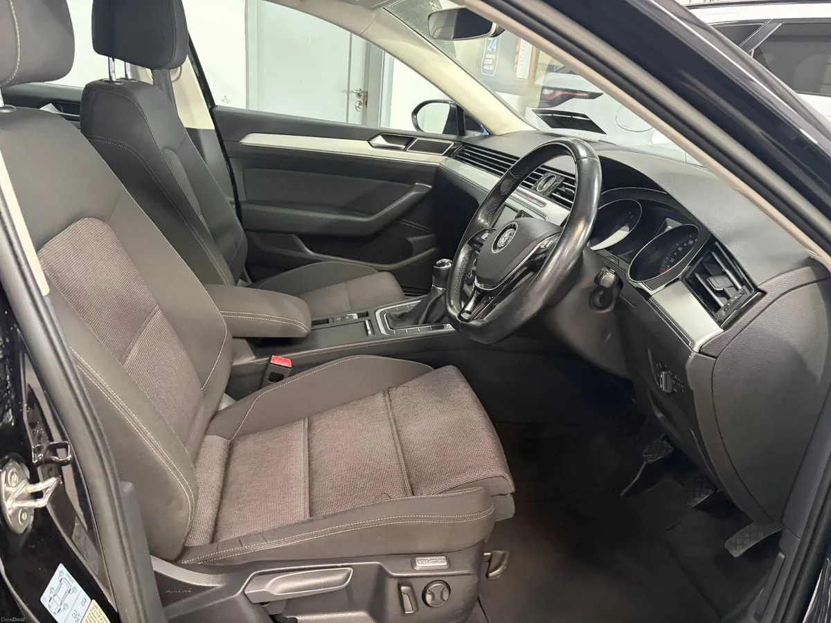 Volkswagen Passat 2015. 1.6TDI.  COMFORTLINE - Image 4