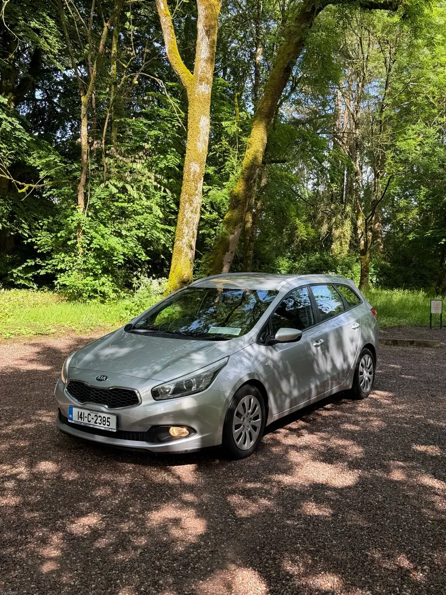 Kia Ceed (LOW MILEAGE) - Image 2