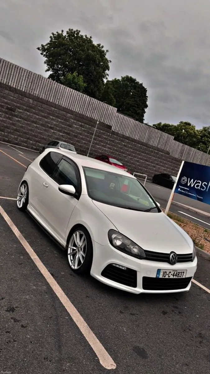 2010 Volkswagen Golf - Image 1