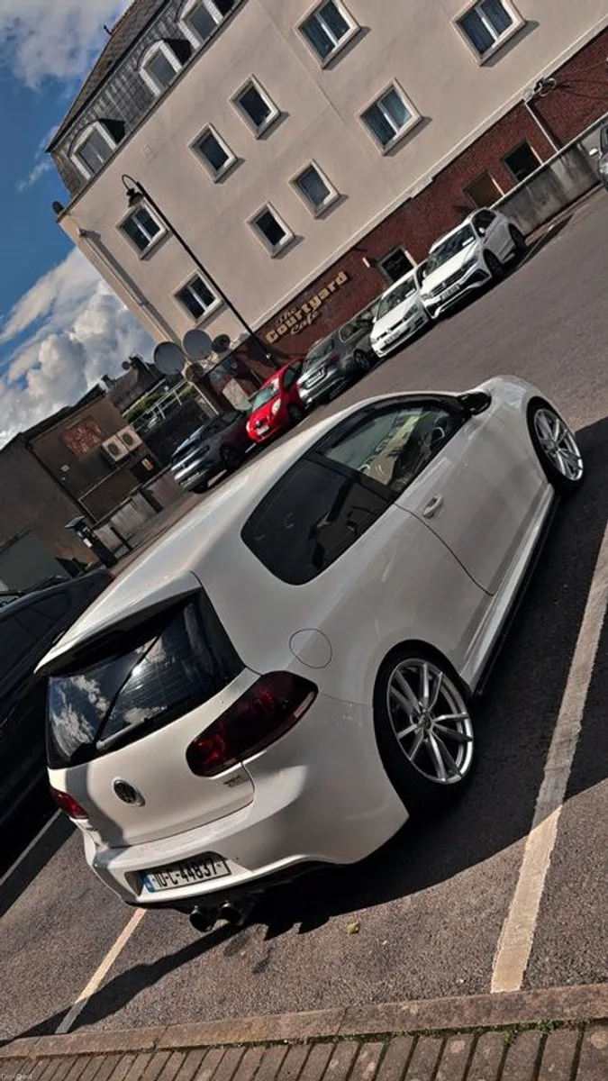 2010 Volkswagen Golf - Image 4
