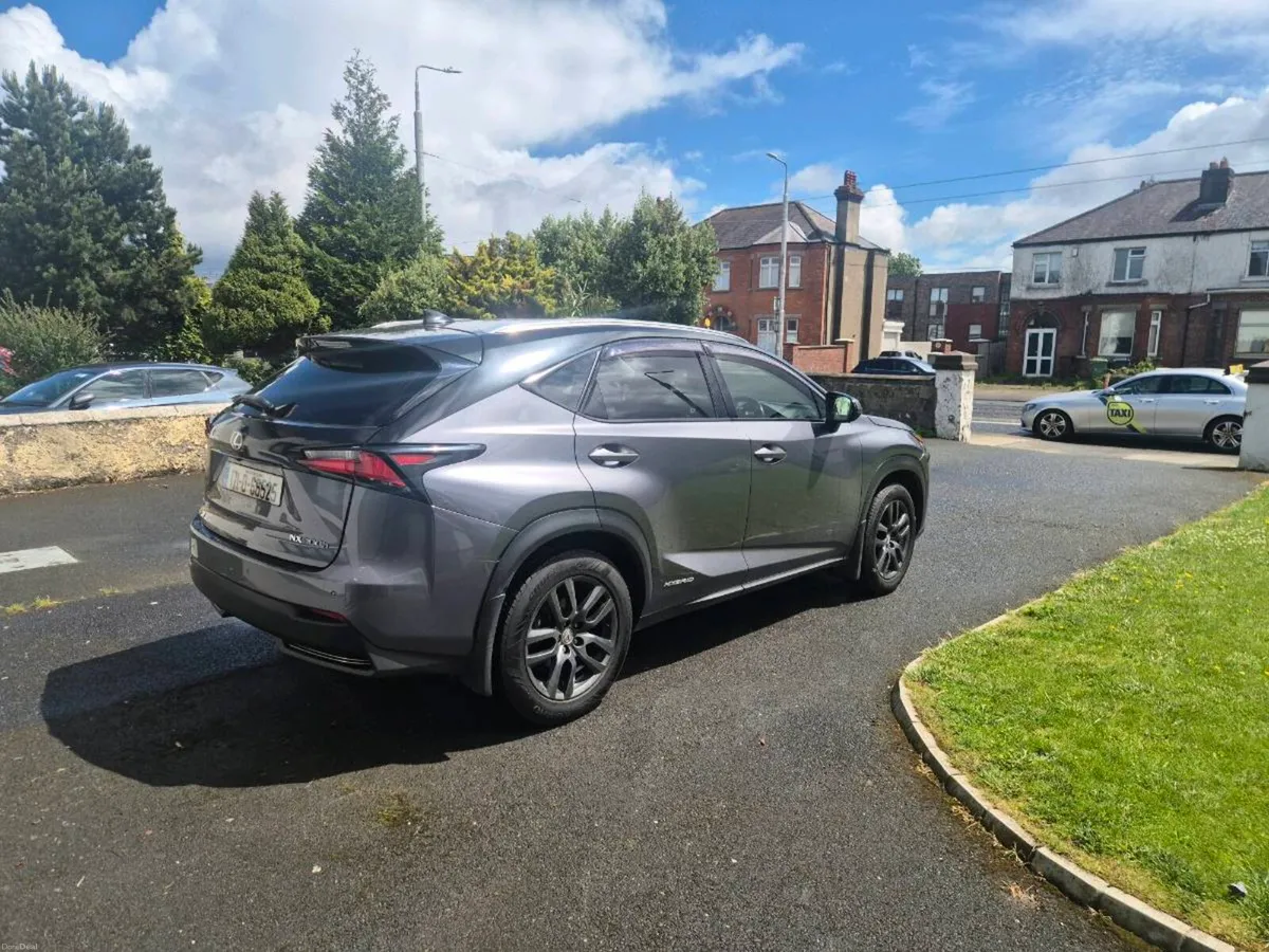 Lexus NX300H - Image 4