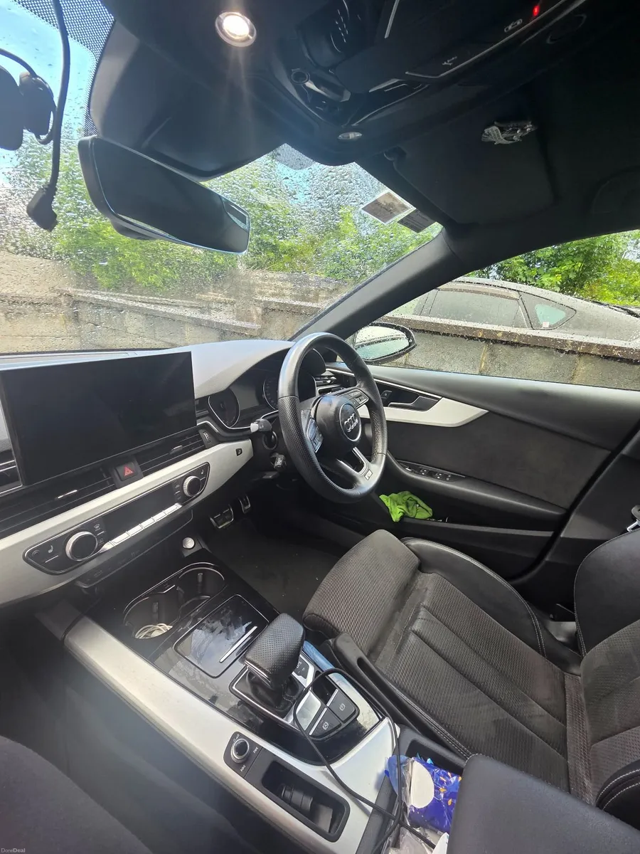 Audi A4 2021 - Image 2