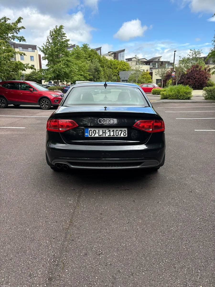 2009 Audi A4 2.0 TDI Manual — Black - Image 4