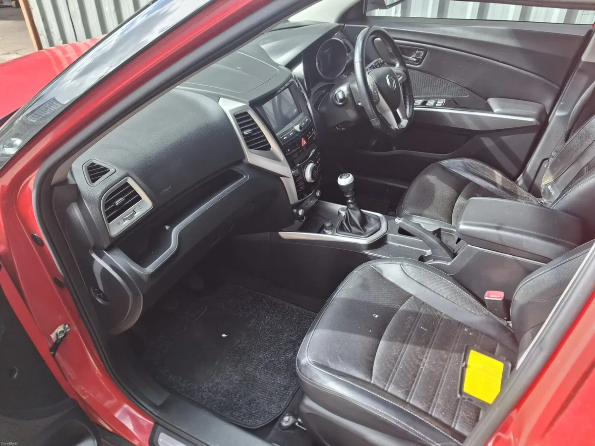 SsangYong ,Driving instructor car.Engine needs fix - Image 3