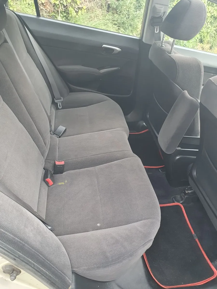 Honda Civic 2010 - Image 1