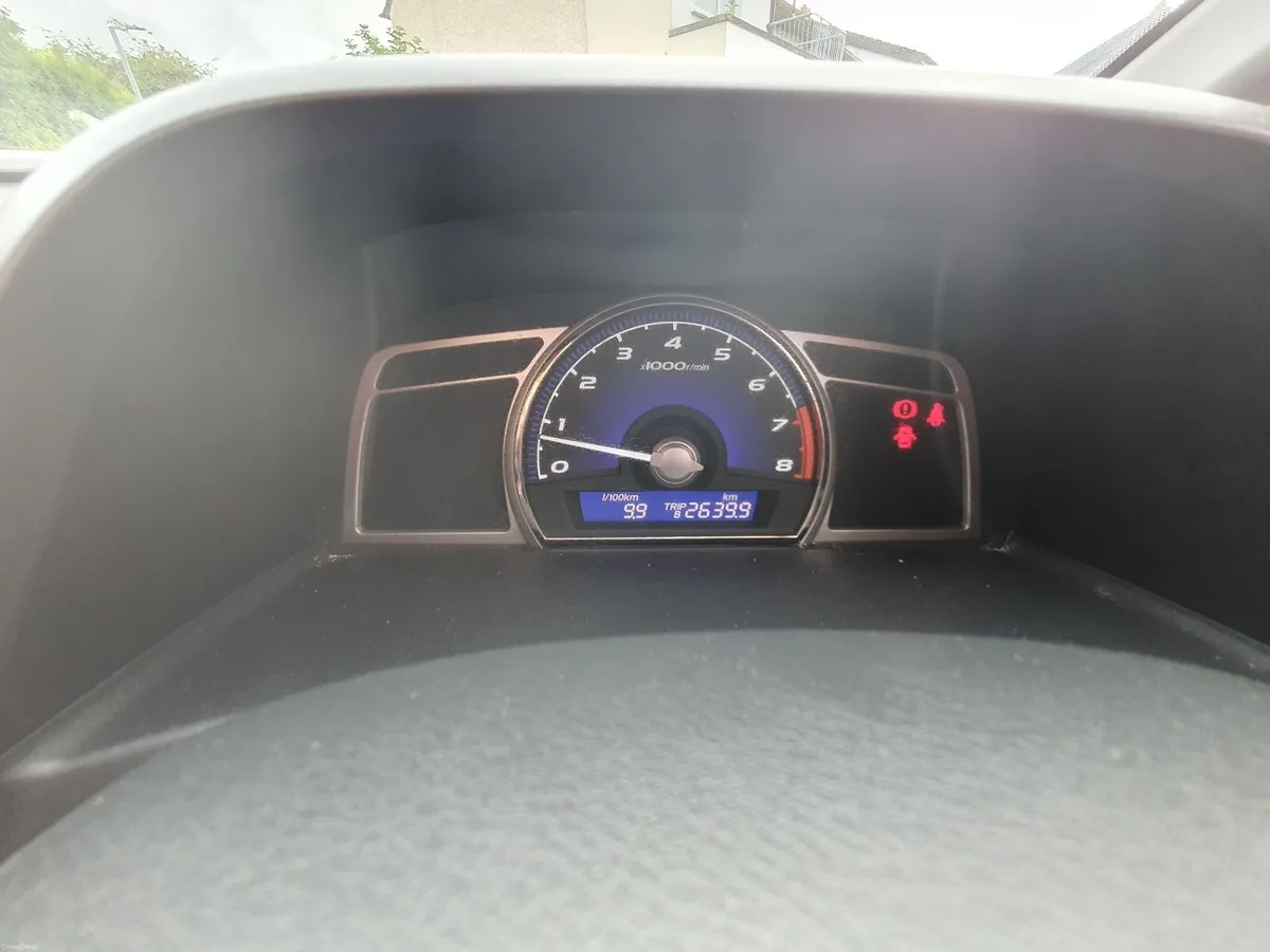Honda Civic 2010 - Image 2