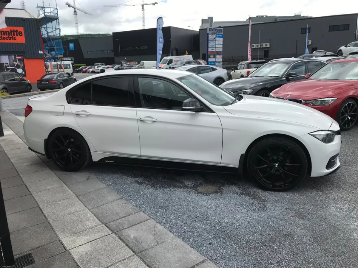 BMW 3-Series 2017 - Image 3