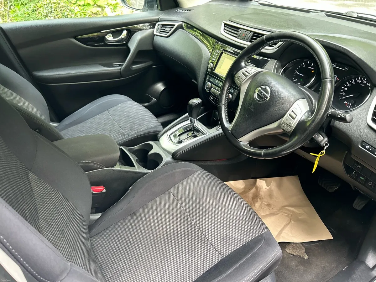 Nissan Qasqai Automatic - Image 5