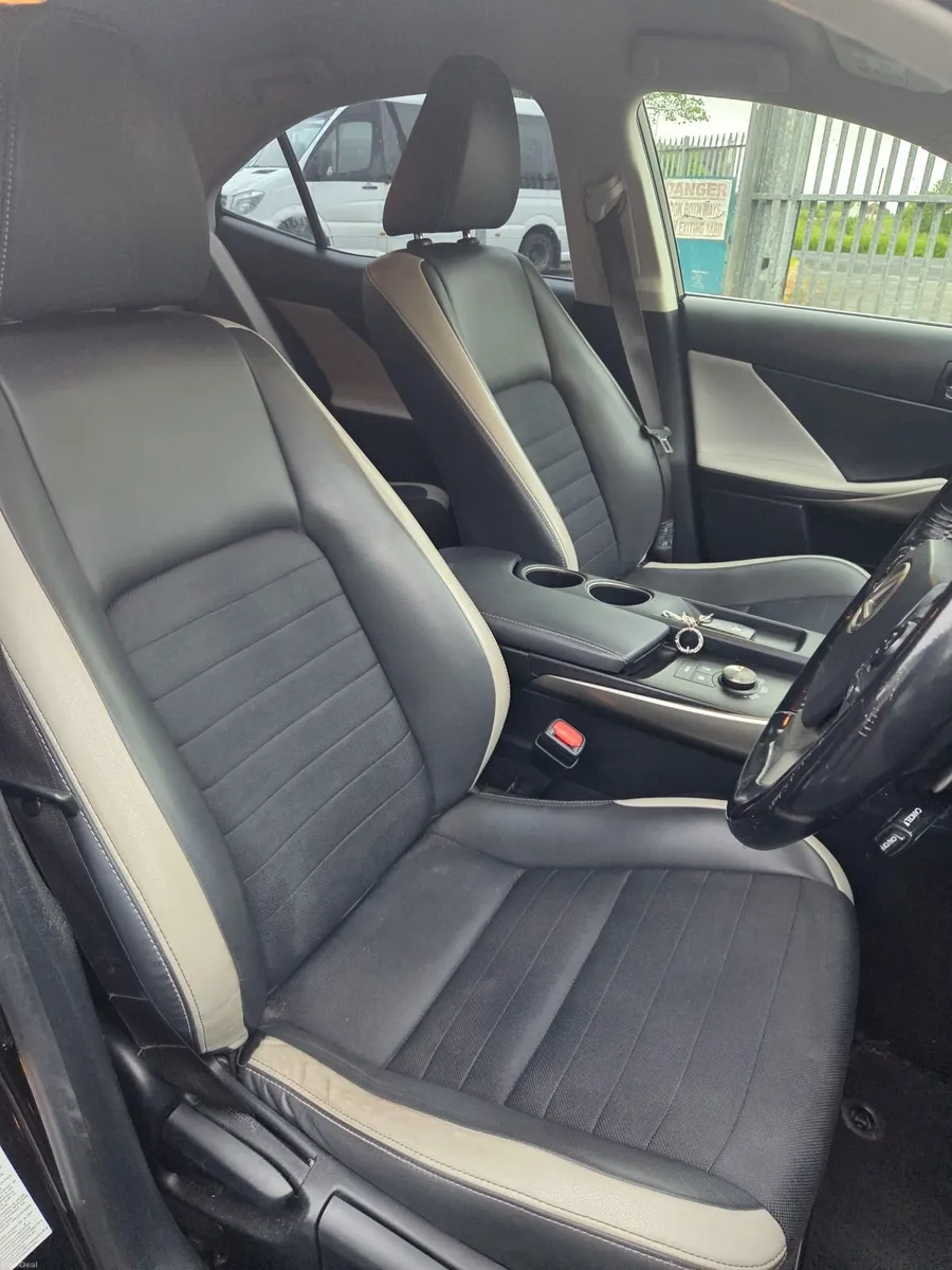 Lexus IS 2016 - Image 3