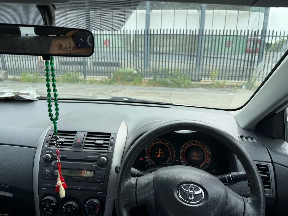 toyota corolla - Image 2