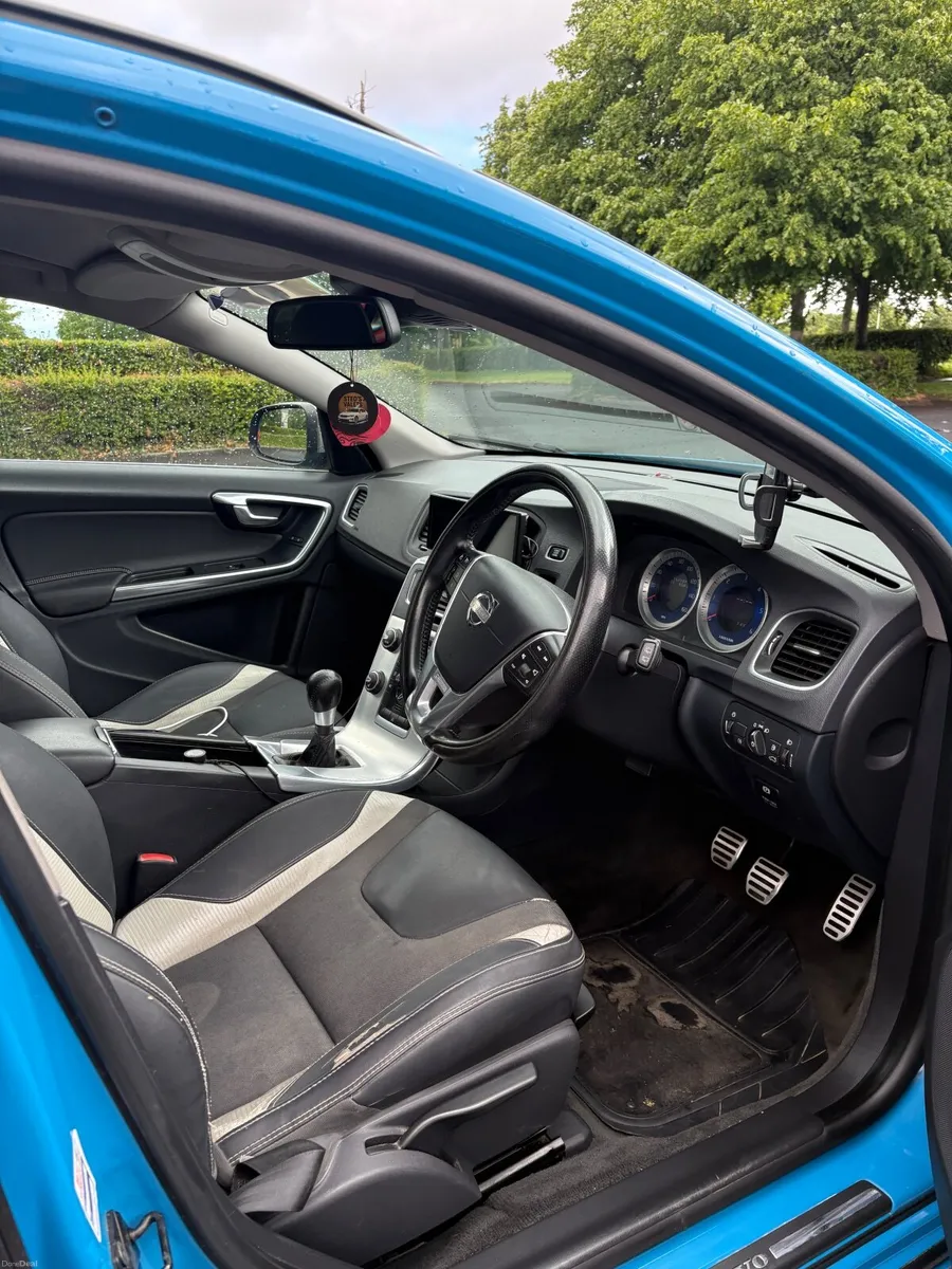Volvo V60 2013 - Image 2