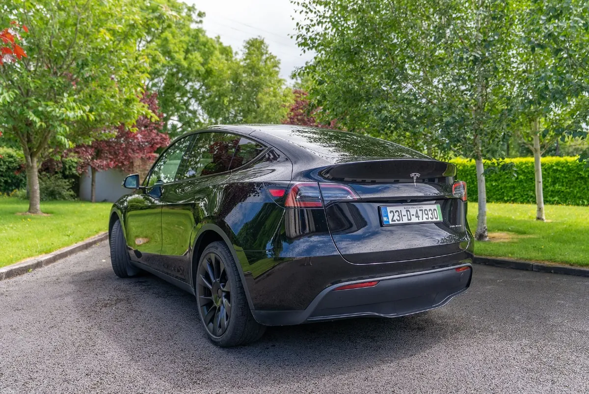 Tesla Model Y Long Range AWD - Image 3