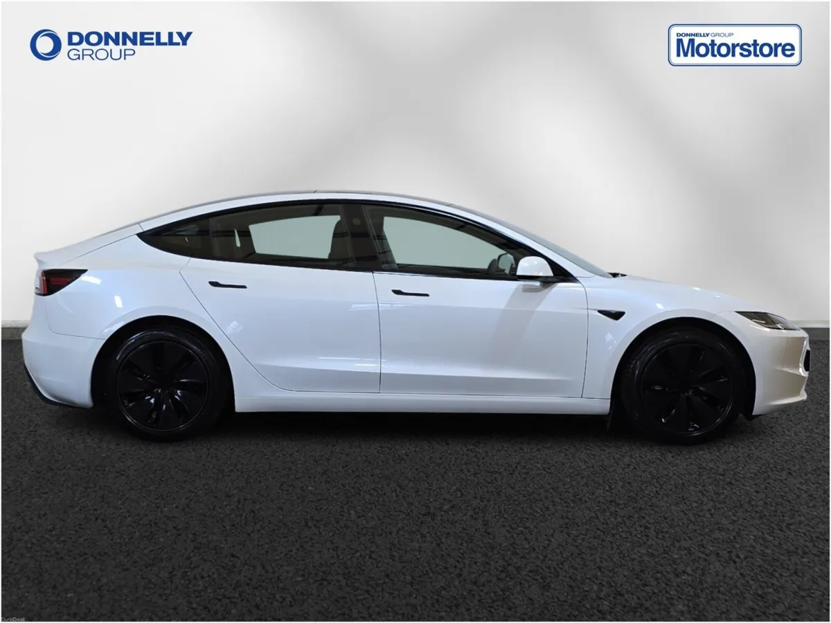 Tesla Model 3 Saloon - Image 3