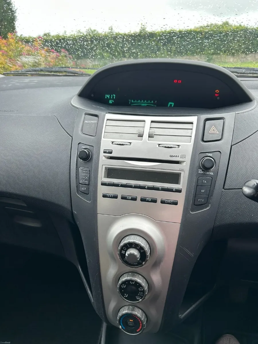 Toyota Yaris 2007 - Image 2