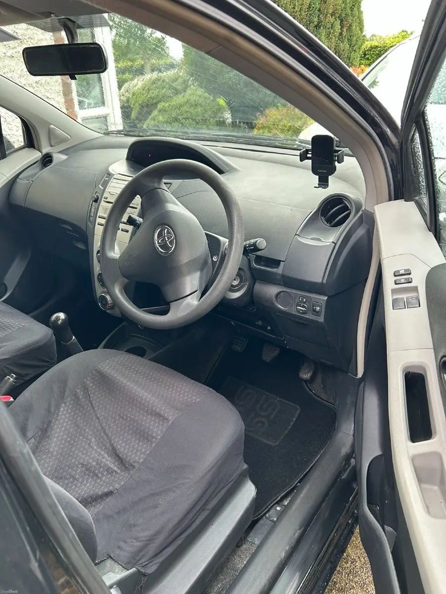 Toyota Yaris 2007 - Image 3