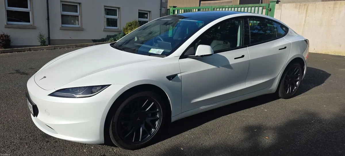 Tesla Model 3 2024 - Image 2