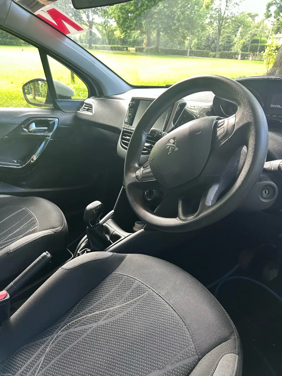 Peugeot 208 1.0L 2015 - Image 4