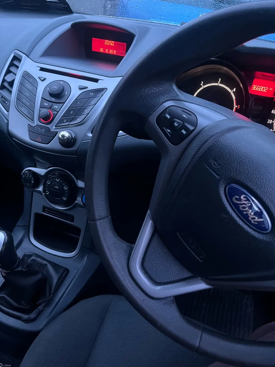 Ford fiesta - Image 2