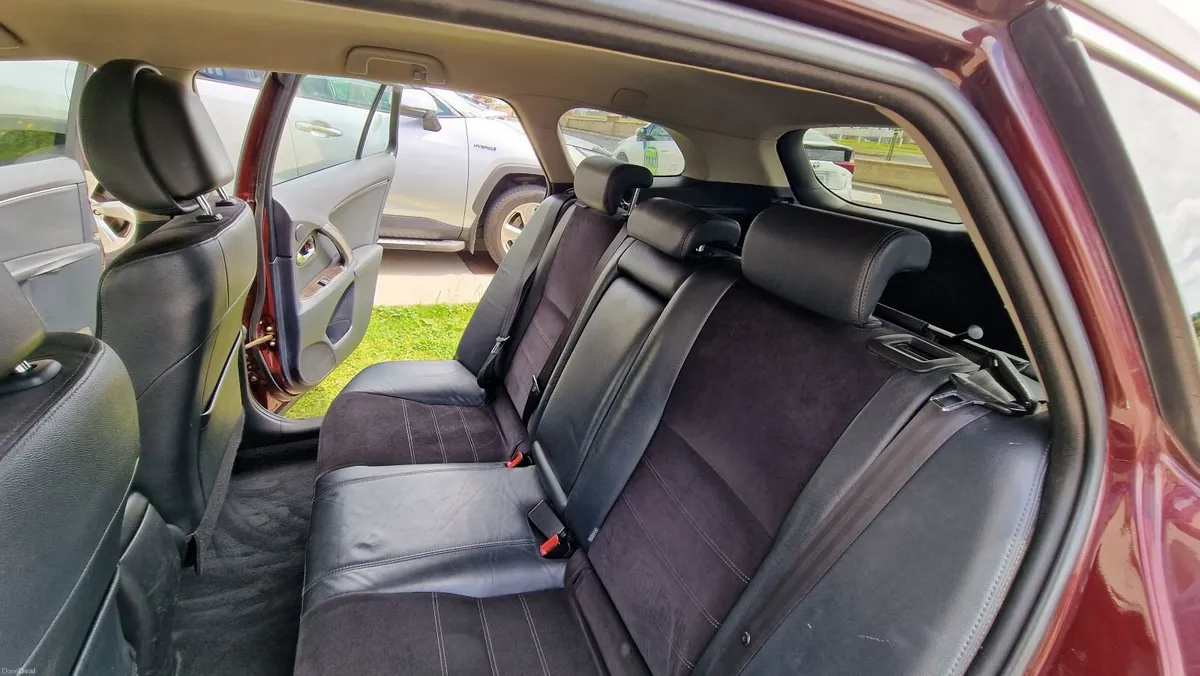Toyota Avensis 2013 - Image 4