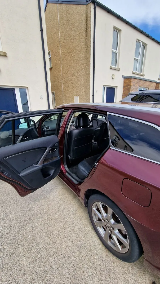 Toyota Avensis 2013 - Image 5