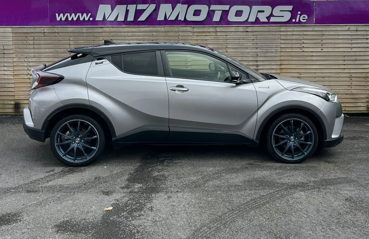 2018 Toyota C-HR, Auto Hybrid - Image 4