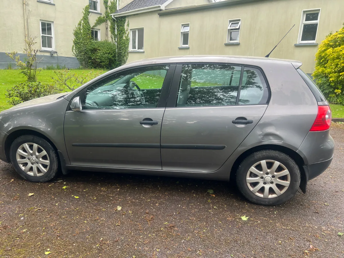 Volkswagen Golf 2005 - Image 1