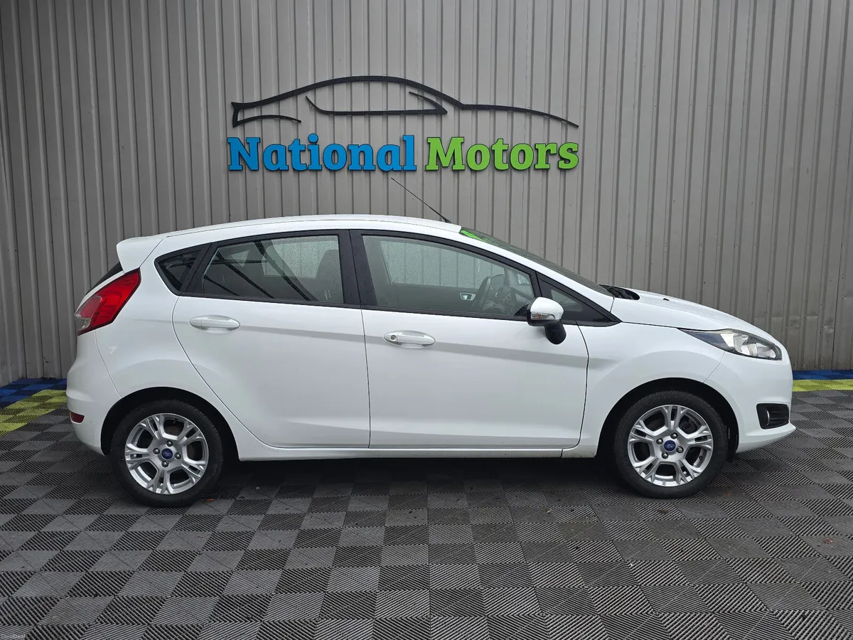 2014 Ford Fiesta 1.25 Zetec Petrol - Image 2