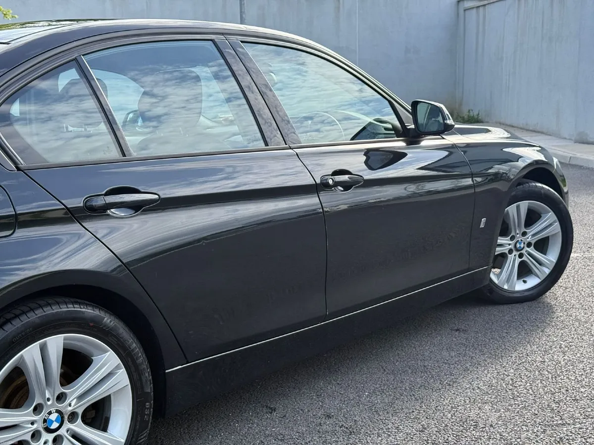 BMW 3-Series 2017 - Image 2