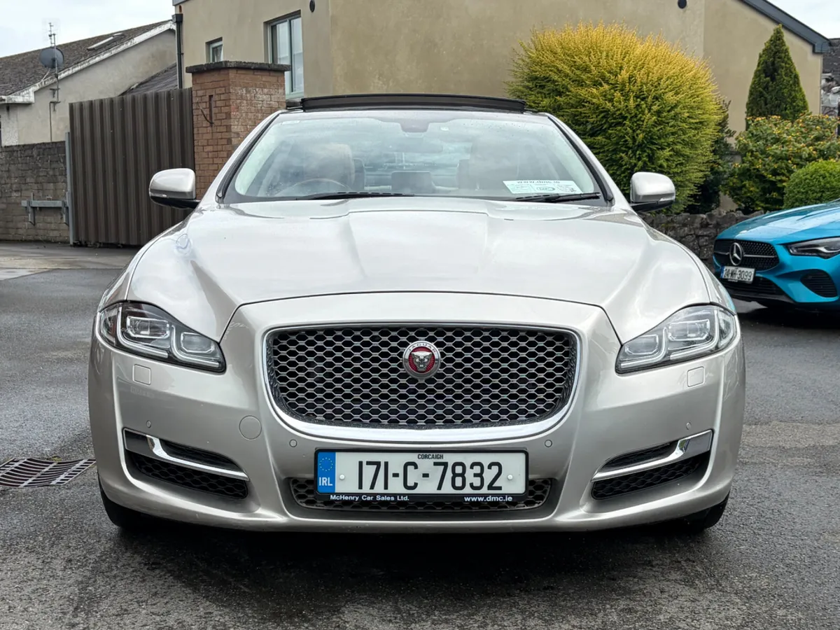 171 Jaguar XJ 3.0D Portfolio *Huge Spec* - Image 2