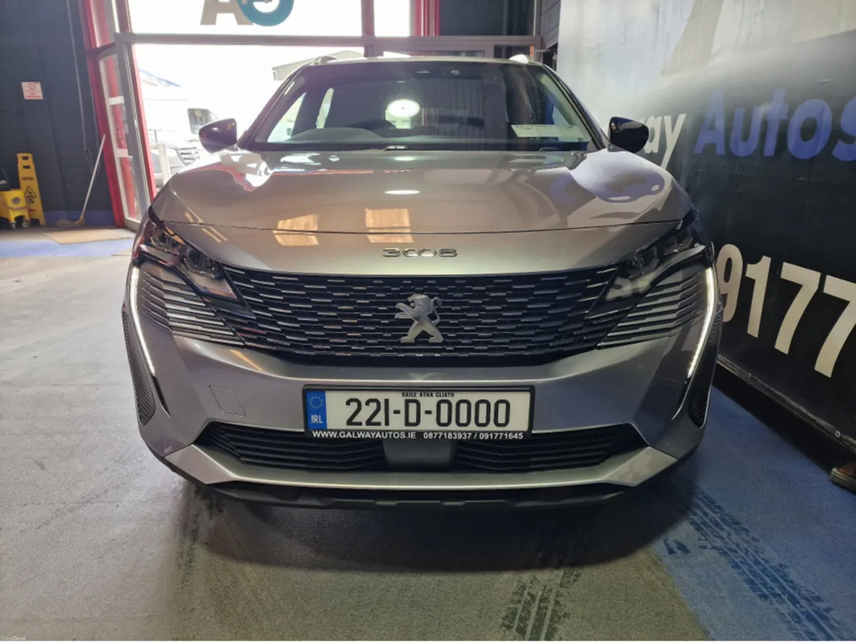 Peugeot 3008 PREMIUM PHEV ** SAT NAV, REVERSING CA - Image 3