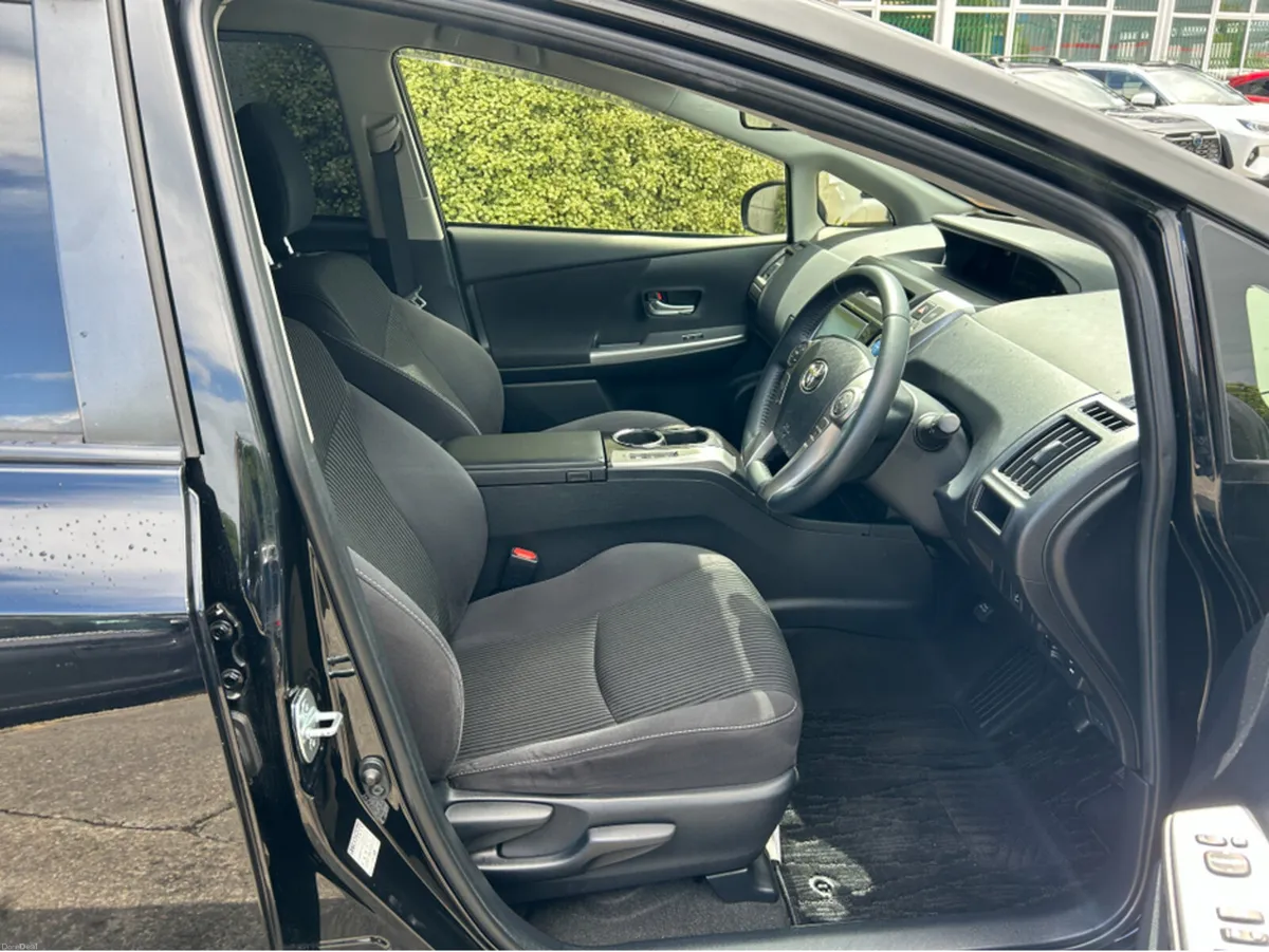 Toyota Prius 7 SEATER AUTOMATIC HYBRID 1.8 PETROL - Image 4
