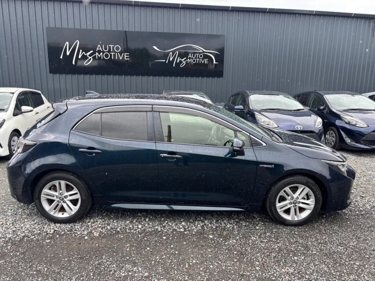 Toyota Corolla ZWE211H SPORT - Image 2