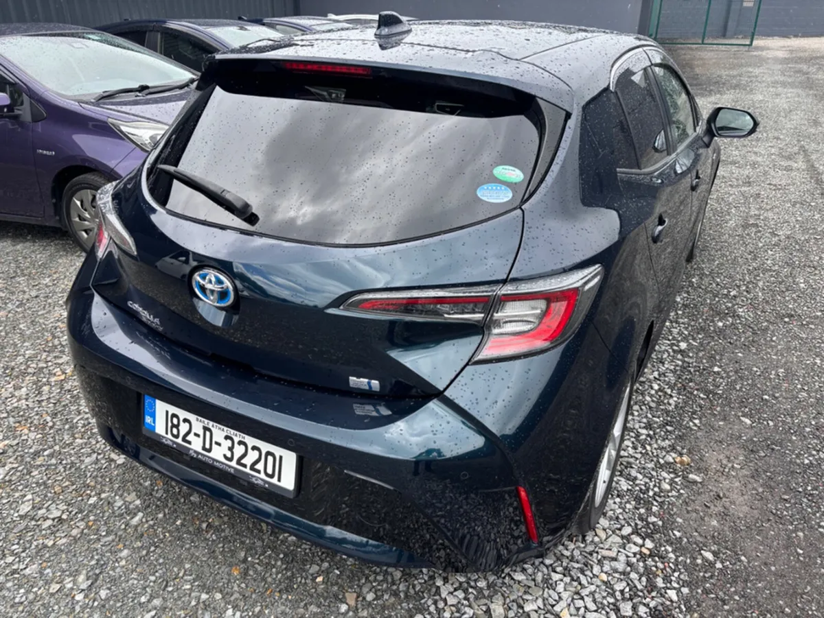Toyota Corolla ZWE211H SPORT - Image 3