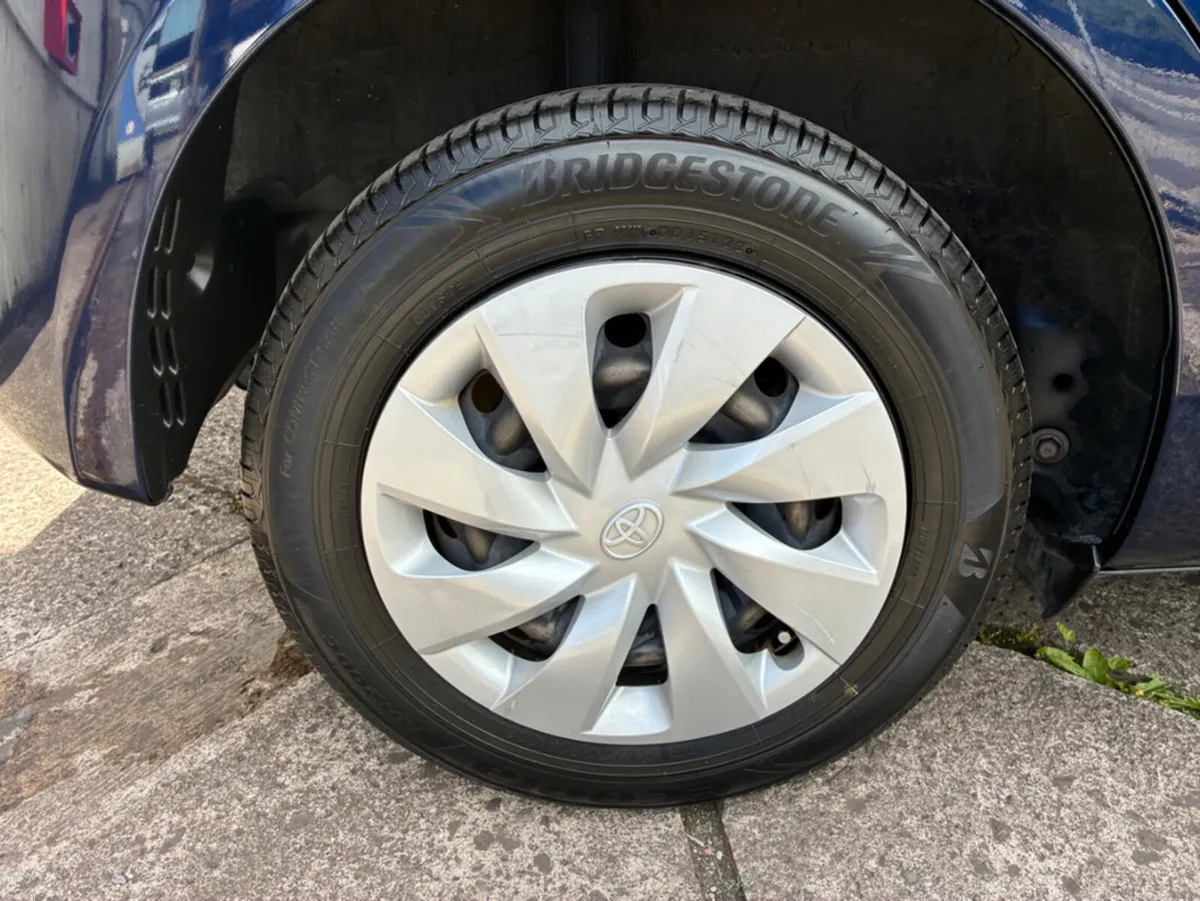 Toyota Yaris 1.0 petrol automatic - Image 2