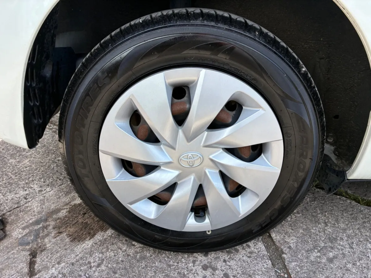 Toyota Yaris 1.0 petrol automatic - Image 2