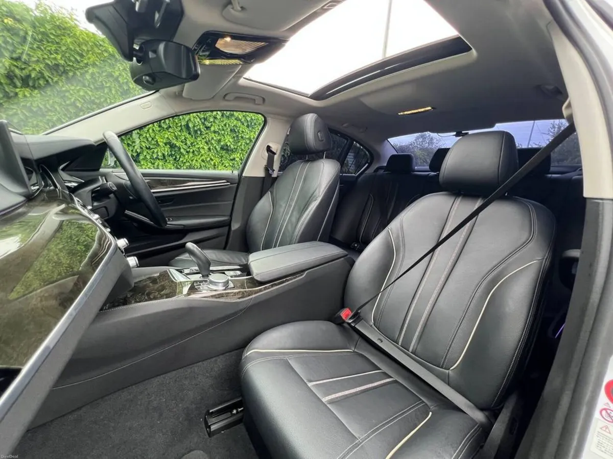BMW 5-Series 530e LUXURY LINE 2.0 // OPENING SUNRO - Image 2