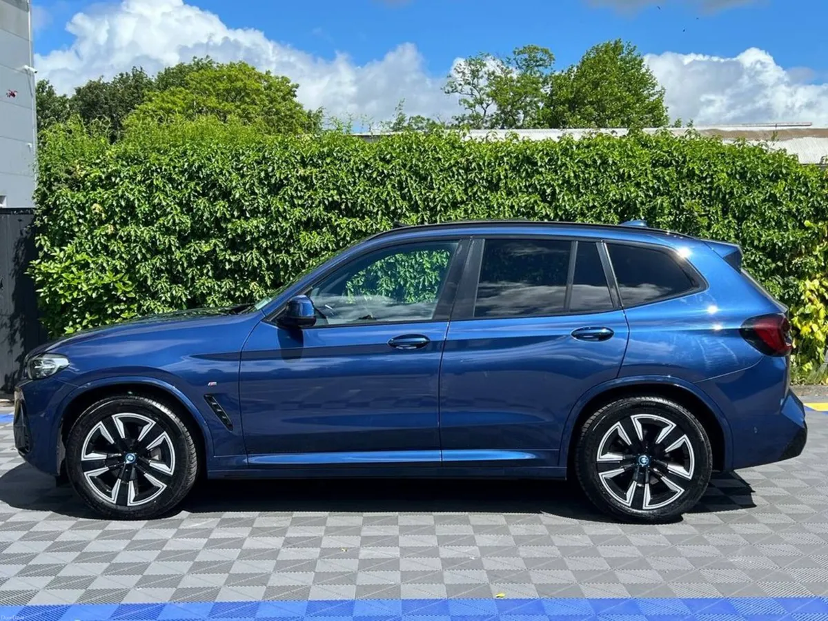 BMW iX3 M-SPORT 80KWH // OPENING PAN ROOF // LEATH - Image 4