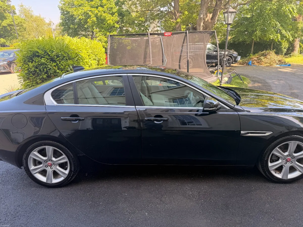 Jaguar XE 2016 - Image 2