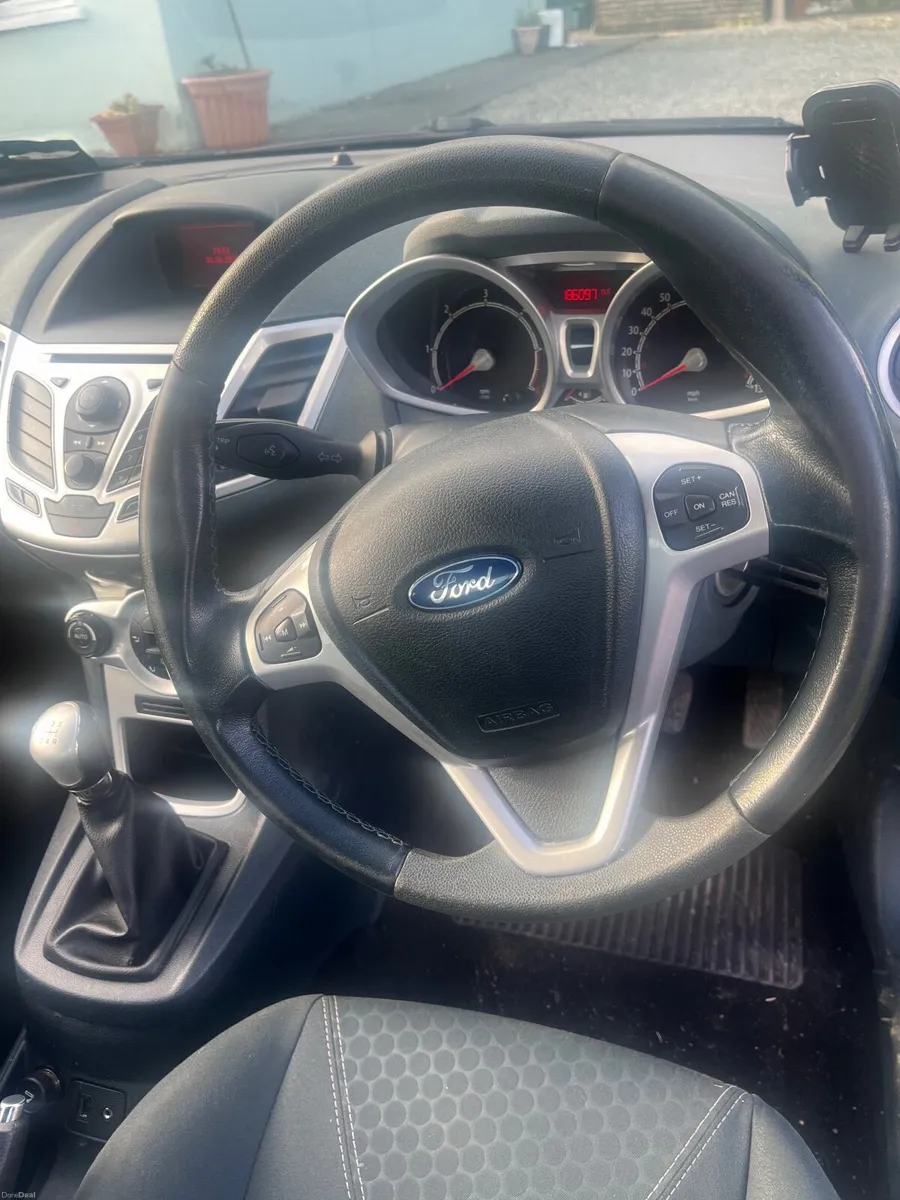 Ford Fiesta 2011 - Image 3