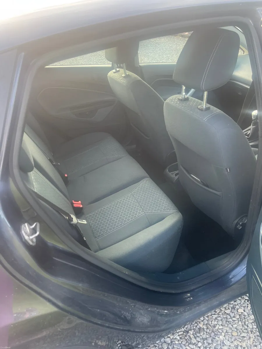 Ford Fiesta 2011 - Image 4