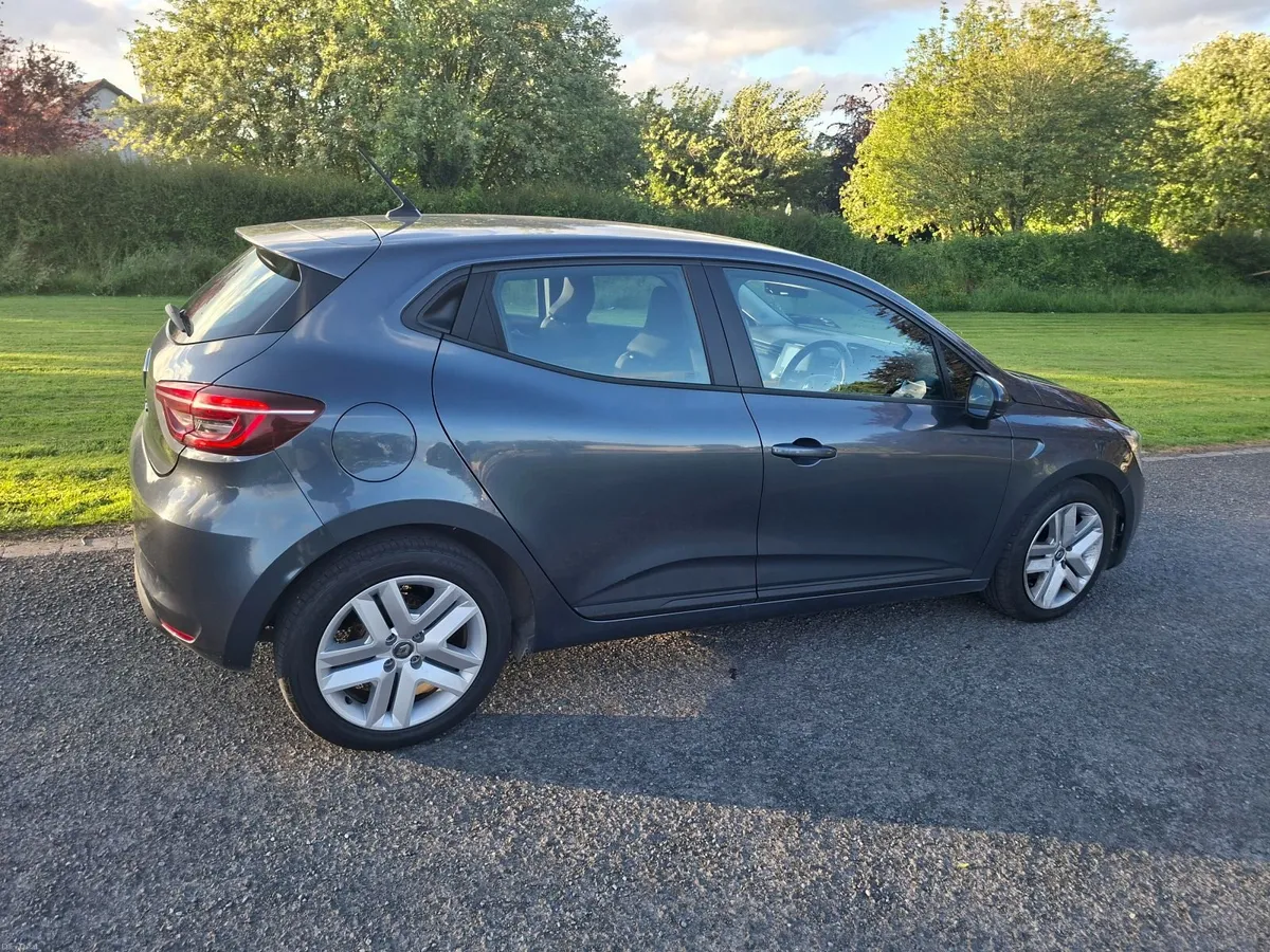 Renault Clio 2022 - Image 1