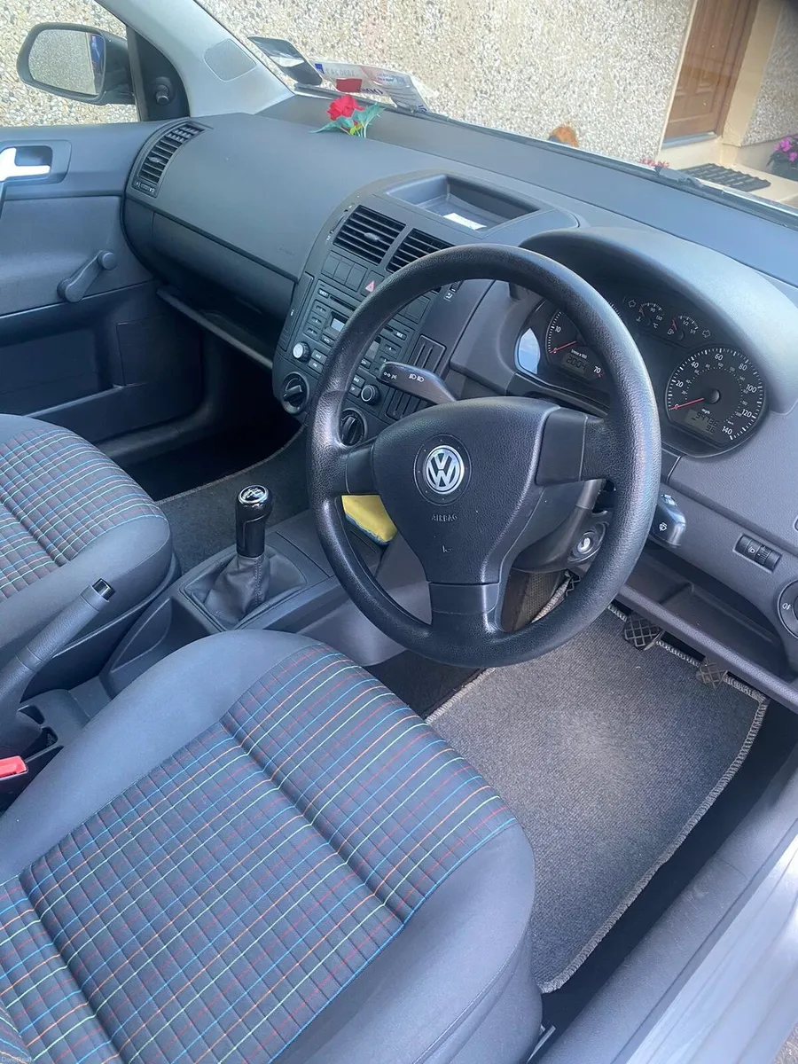 Volkswagen polo - Image 4