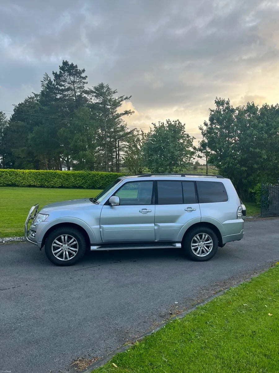 Mitsubishi Pajero - Image 2