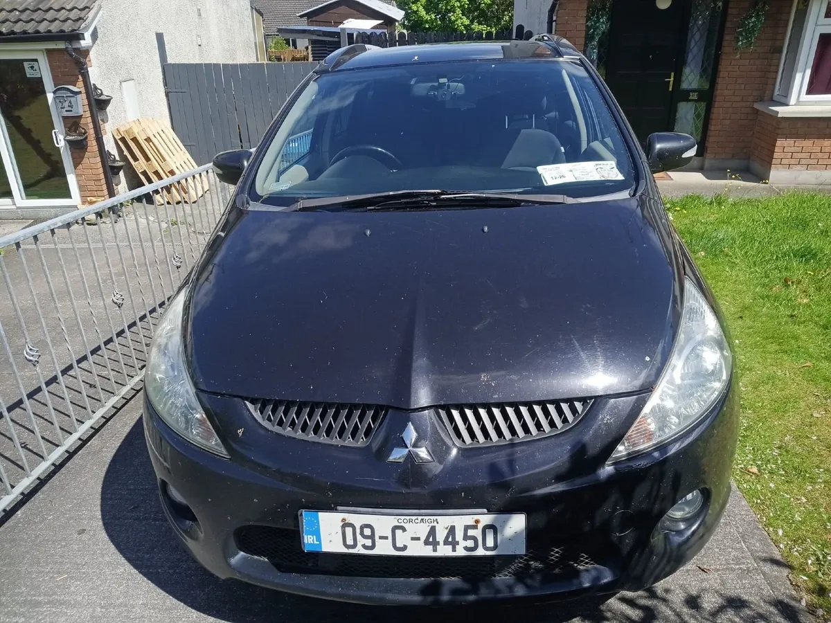 Mitsubishi Grandis 2009 - Image 1