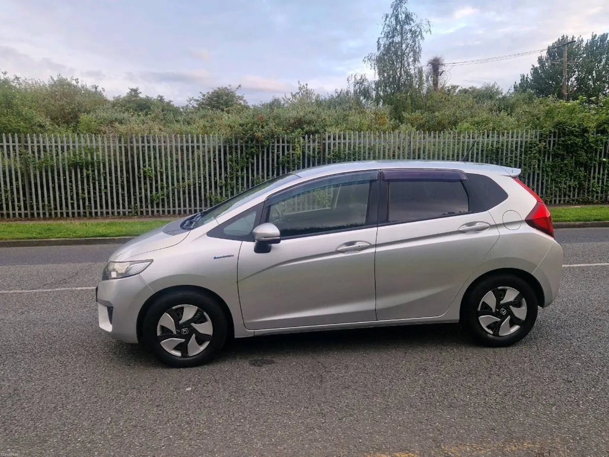 Honda Fit Hybrid Long NCT 07/27 - Image 4