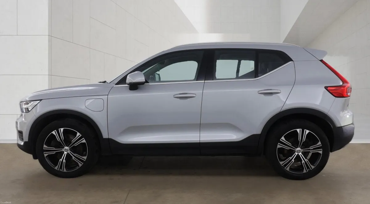 2022 Volvo XC40 Inscription T5 Recharge Hybrid - Image 4
